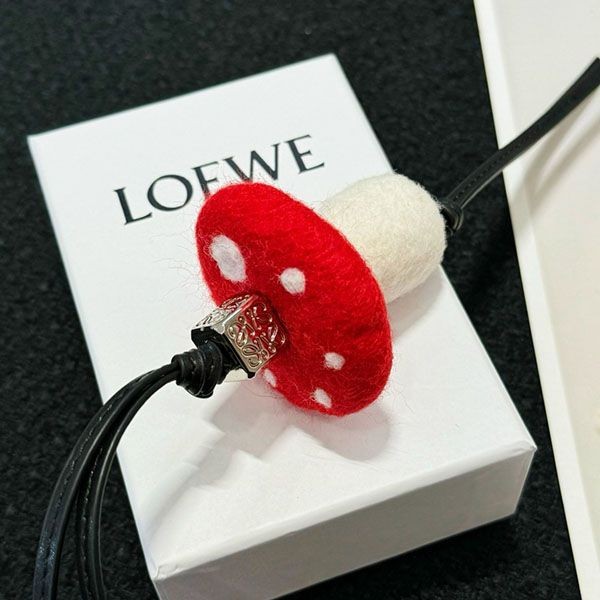 【使い勝手抜群】ロエベ カーフスキン バッグチャーム N級品 lob16210